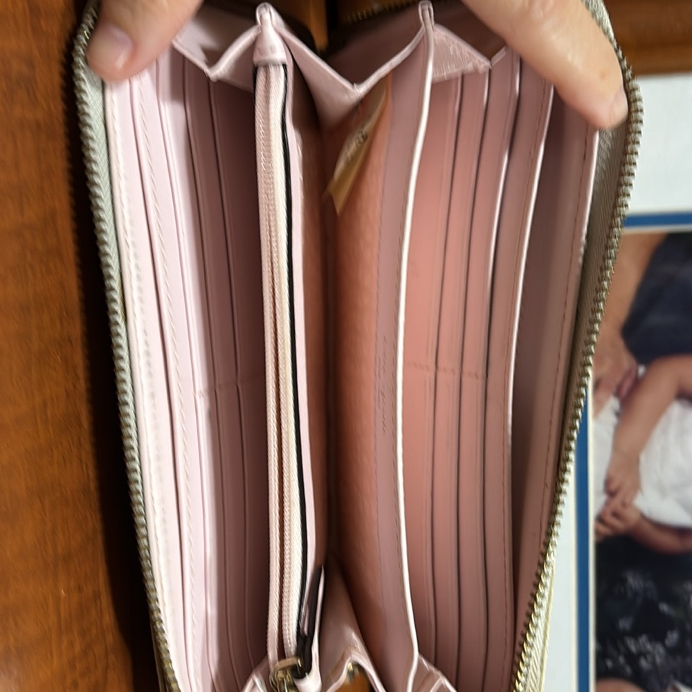 Kate Spade wallet - Picture 3 of 5